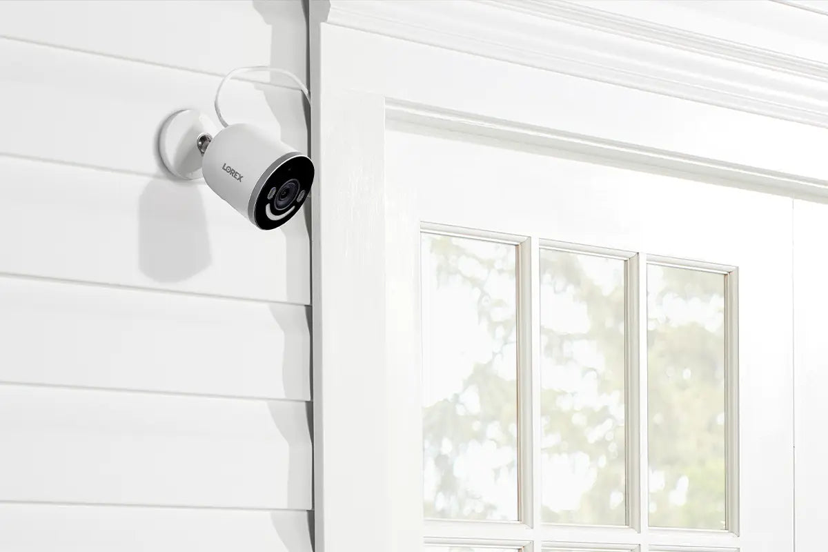 Lorex 4K Spotlight Indoor/Outdoor Wi-Fi 6 Security Camera with Smart Security Lighting (32GB, Open Box)